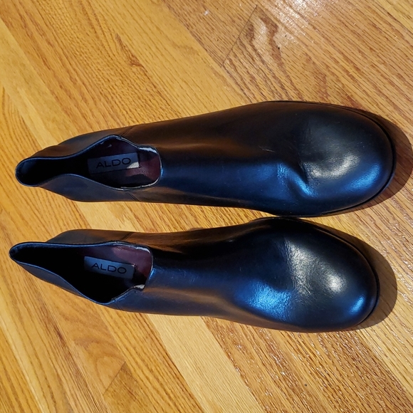 Vintage Aldo booties. Size 39, soft black leather, crazy cute heel shape. - Picture 2 of 14